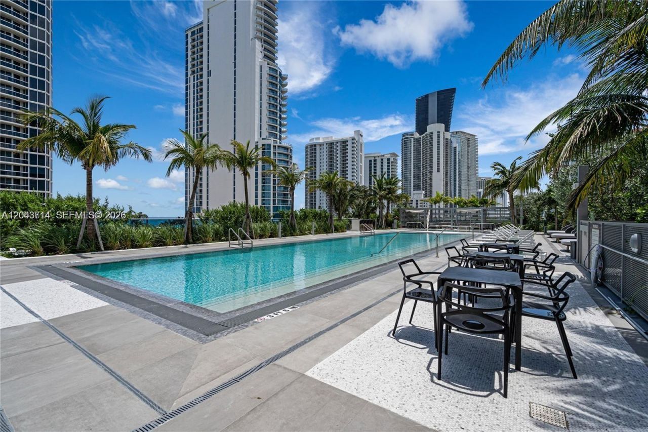 17550 Collins Ave , Unit PH1, Sunny Isles Beach, FL 33160 Photo