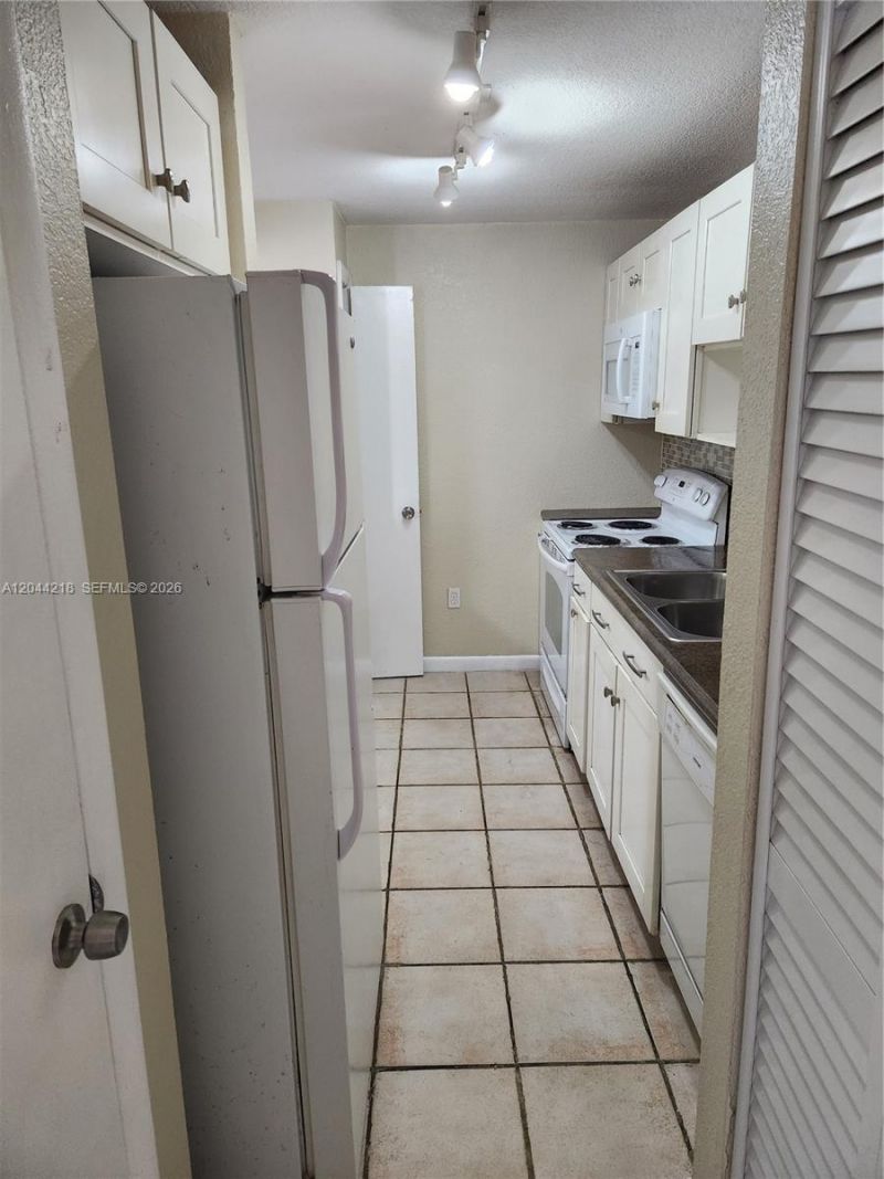 802 NW 87th Ave , Unit 312, Miami, FL 33172 Photo