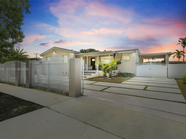 8330 SW 25th St , Miami, FL 33155