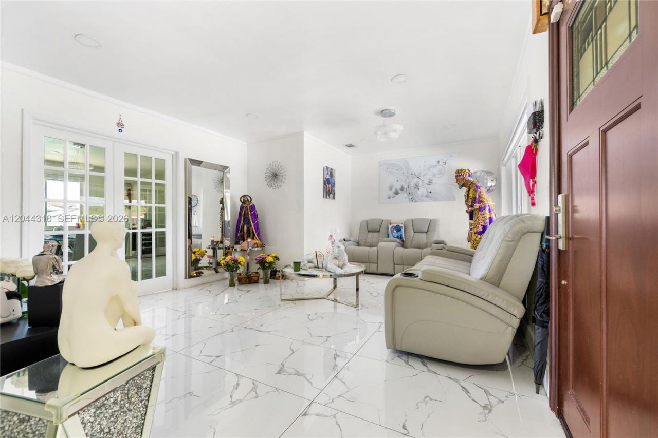 8330 SW 25th St , Miami, FL 33155 Photo
