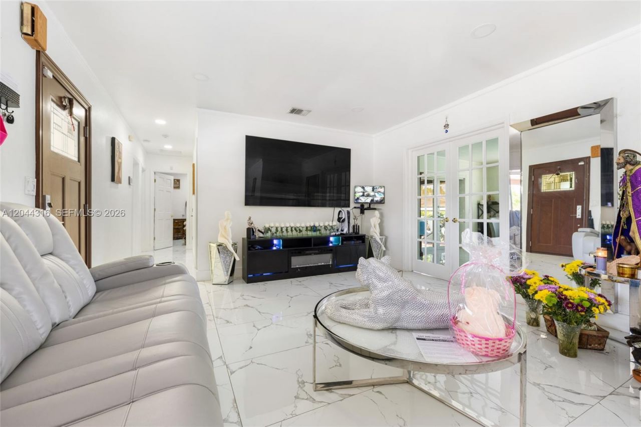 8330 SW 25th St , Miami, FL 33155 Photo
