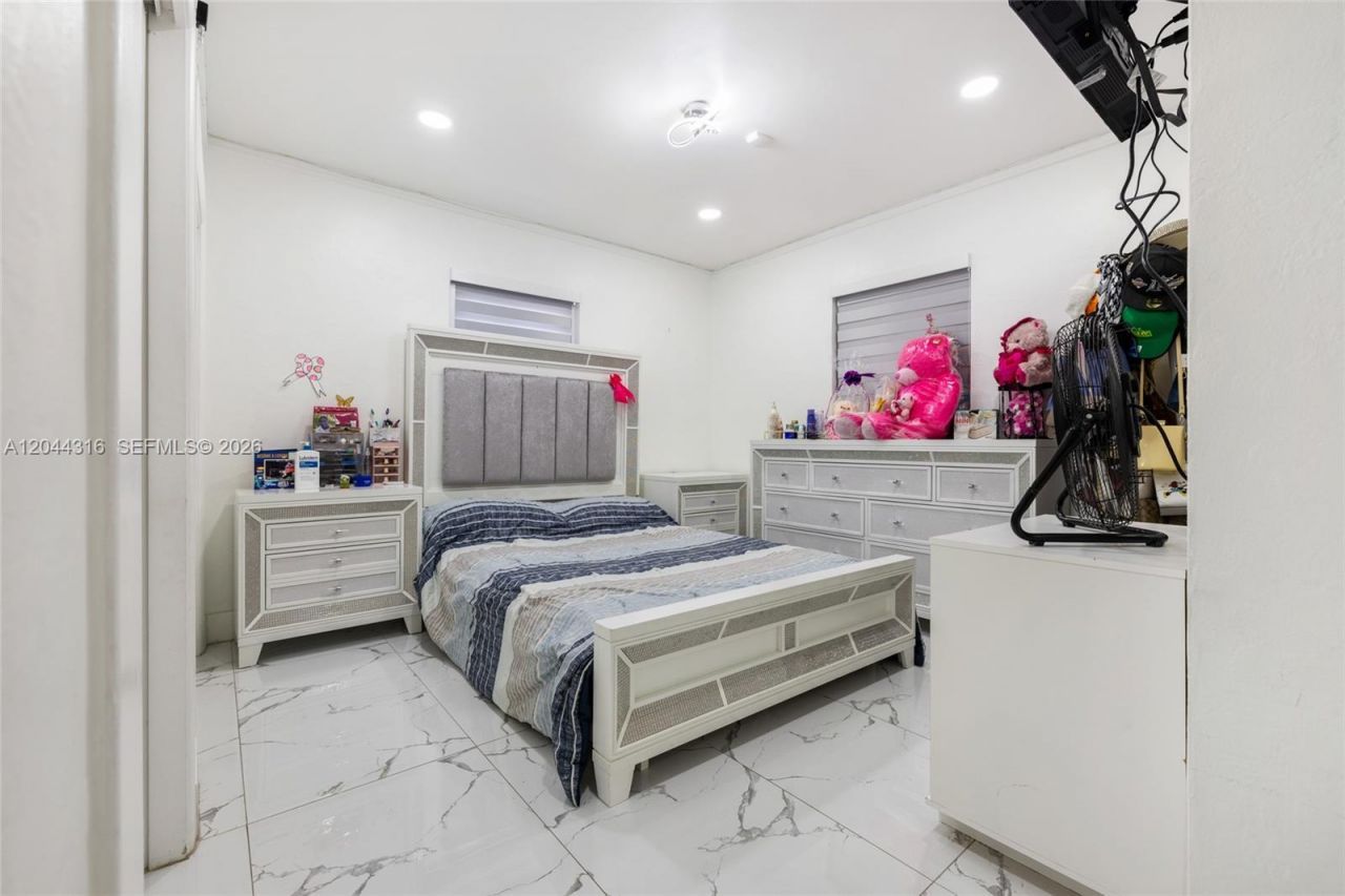 8330 SW 25th St , Miami, FL 33155 Photo