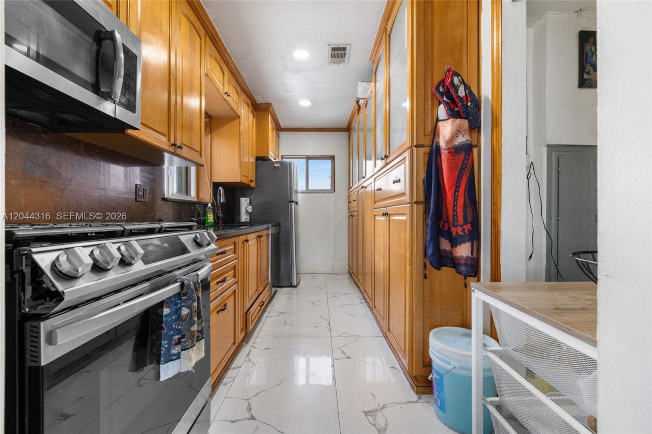 8330 SW 25th St , Miami, FL 33155 Photo