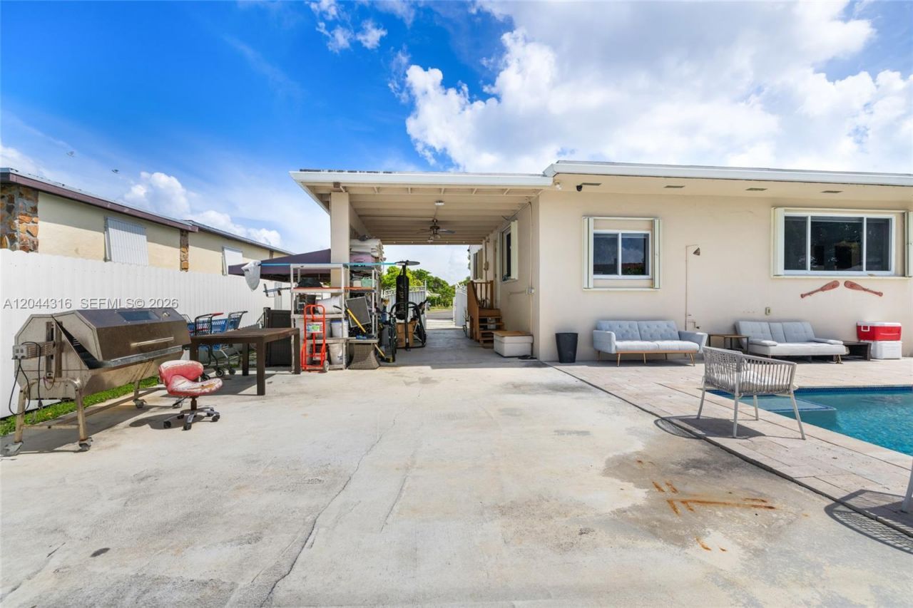 8330 SW 25th St , Miami, FL 33155 Photo