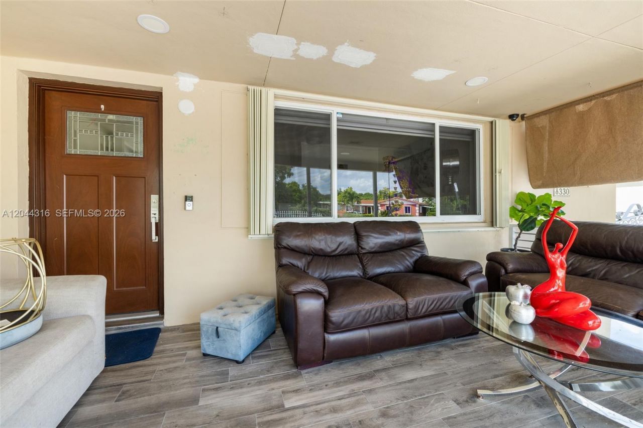 8330 SW 25th St , Miami, FL 33155 Photo