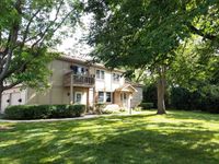 214 Redwood Court, Vernon Hills, IL 60061 primary photo
