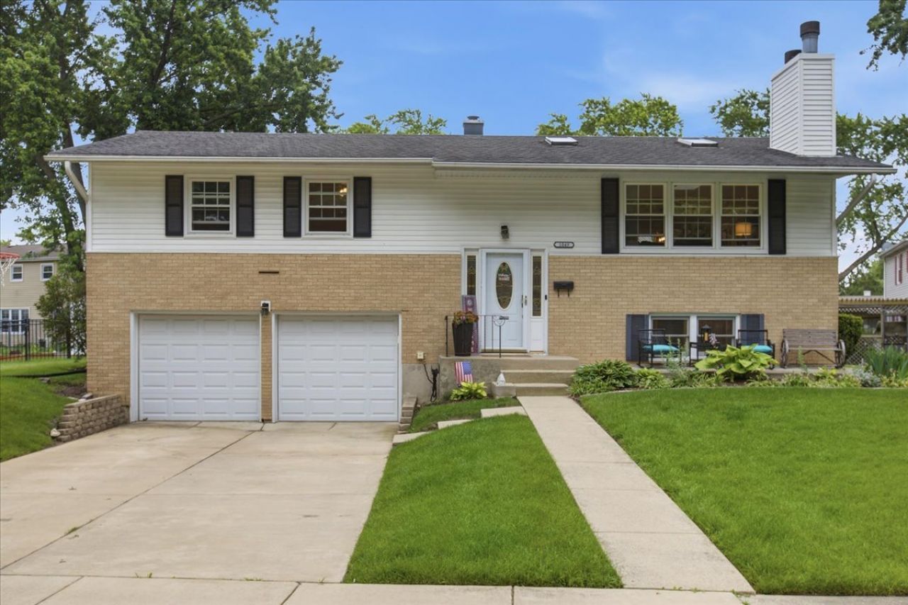 1049 E Fosket Drive, Palatine, IL 60074 Main Photo