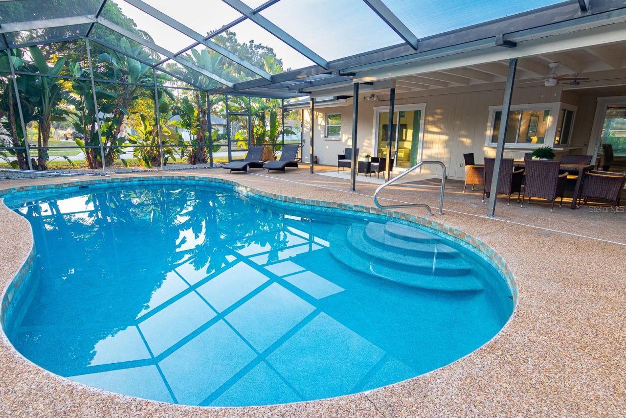 1115 Southern Pine Lane, Sarasota, FL 34243 Photo
