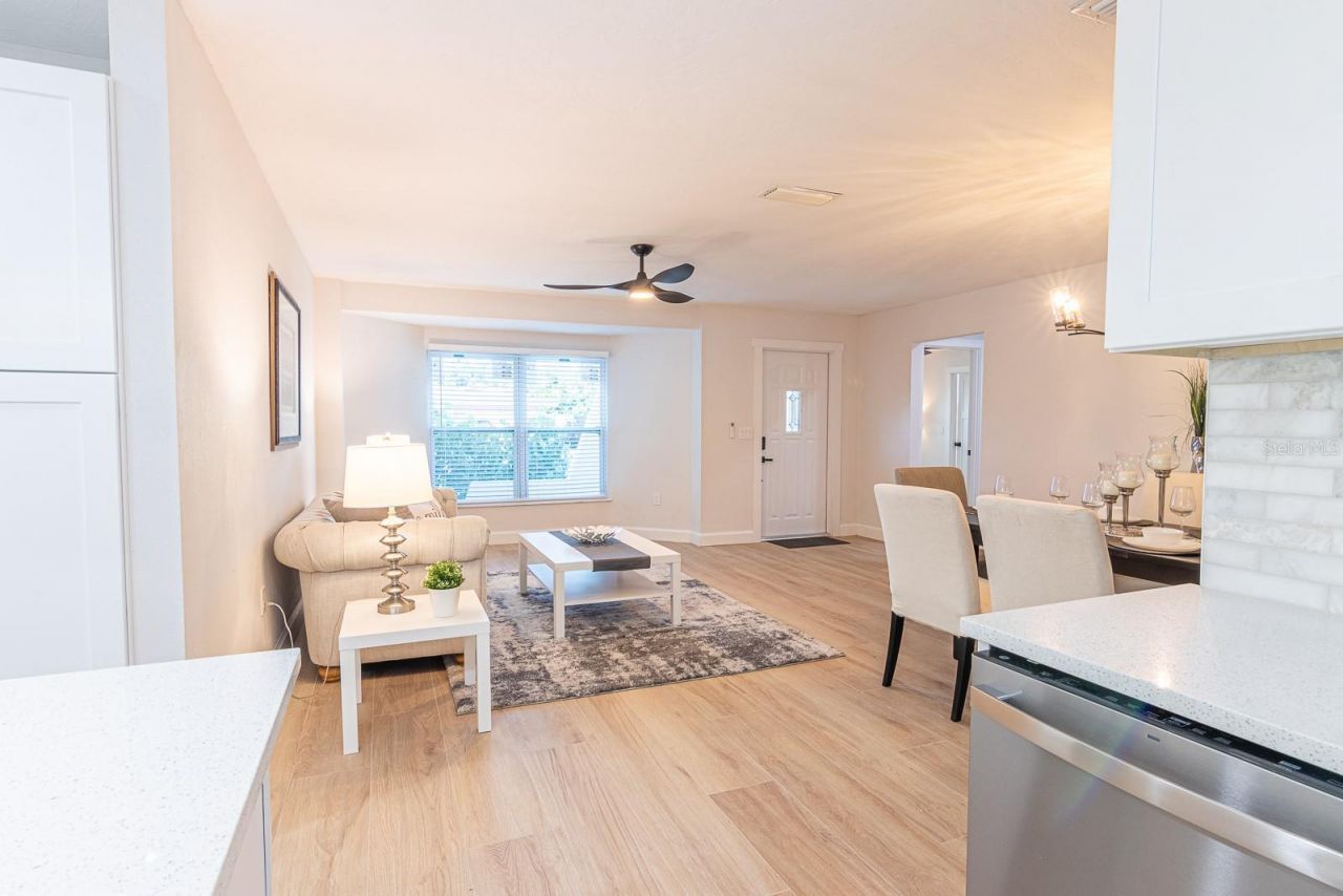 1115 Southern Pine Lane, Sarasota, FL 34243 Photo