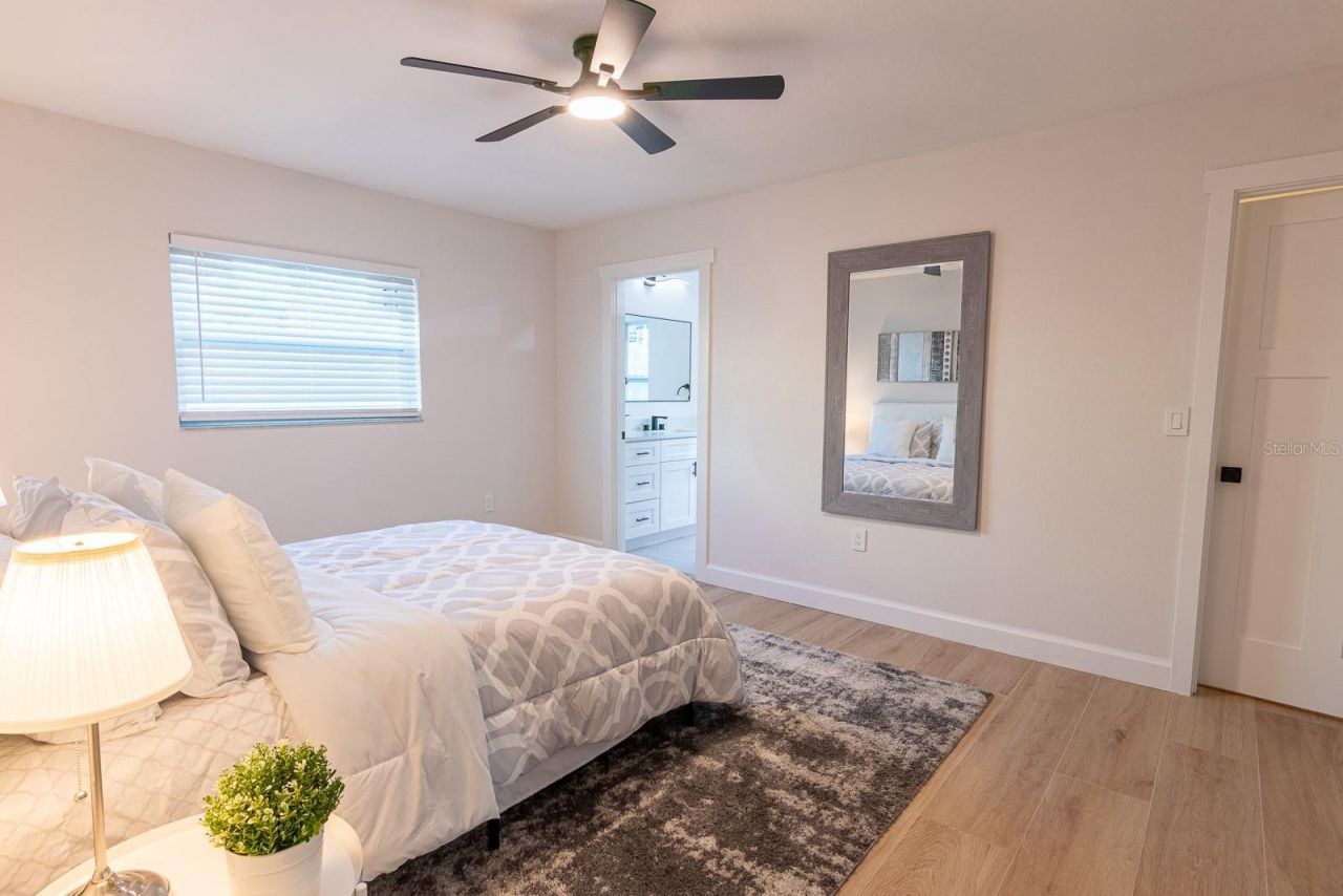1115 Southern Pine Lane, Sarasota, FL 34243 Photo