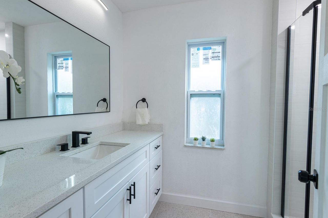 1115 Southern Pine Lane, Sarasota, FL 34243 Photo