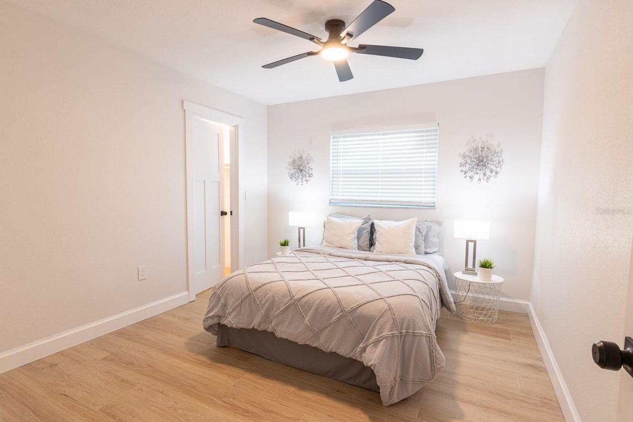 1115 Southern Pine Lane, Sarasota, FL 34243 Photo