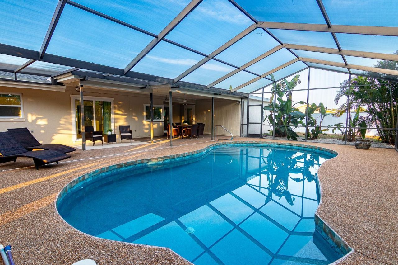 1115 Southern Pine Lane, Sarasota, FL 34243 Photo