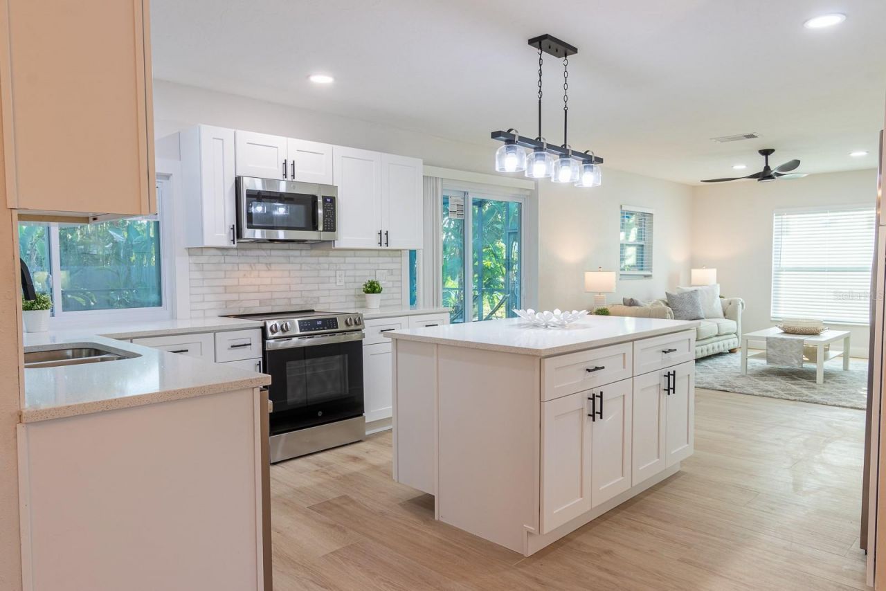1115 Southern Pine Lane, Sarasota, FL 34243 Photo