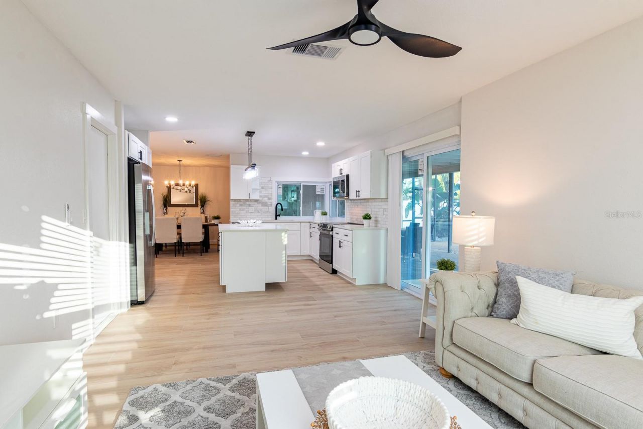 1115 Southern Pine Lane, Sarasota, FL 34243 Photo