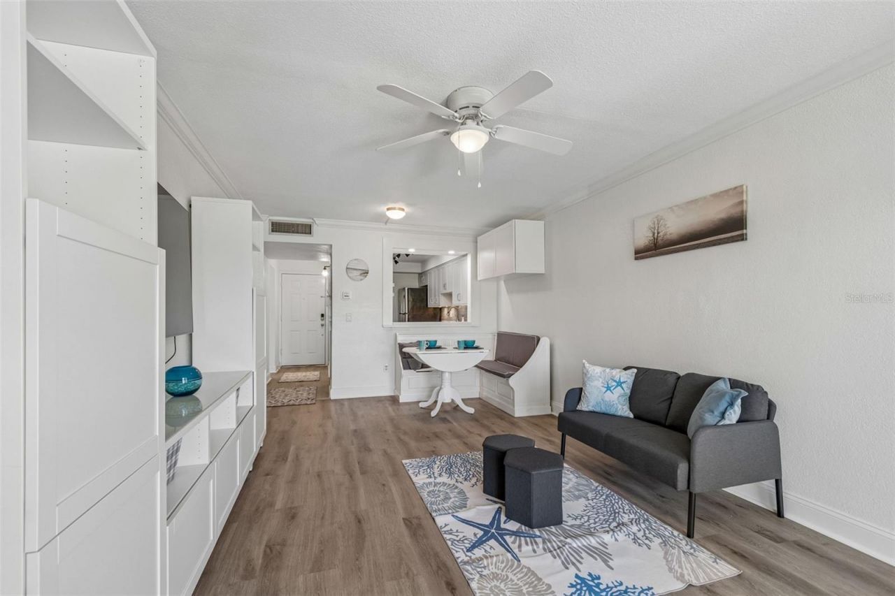 2117 Lakewood Club Drive S, Unit 7-N, Saint Petersburg, FL 33712 Photo