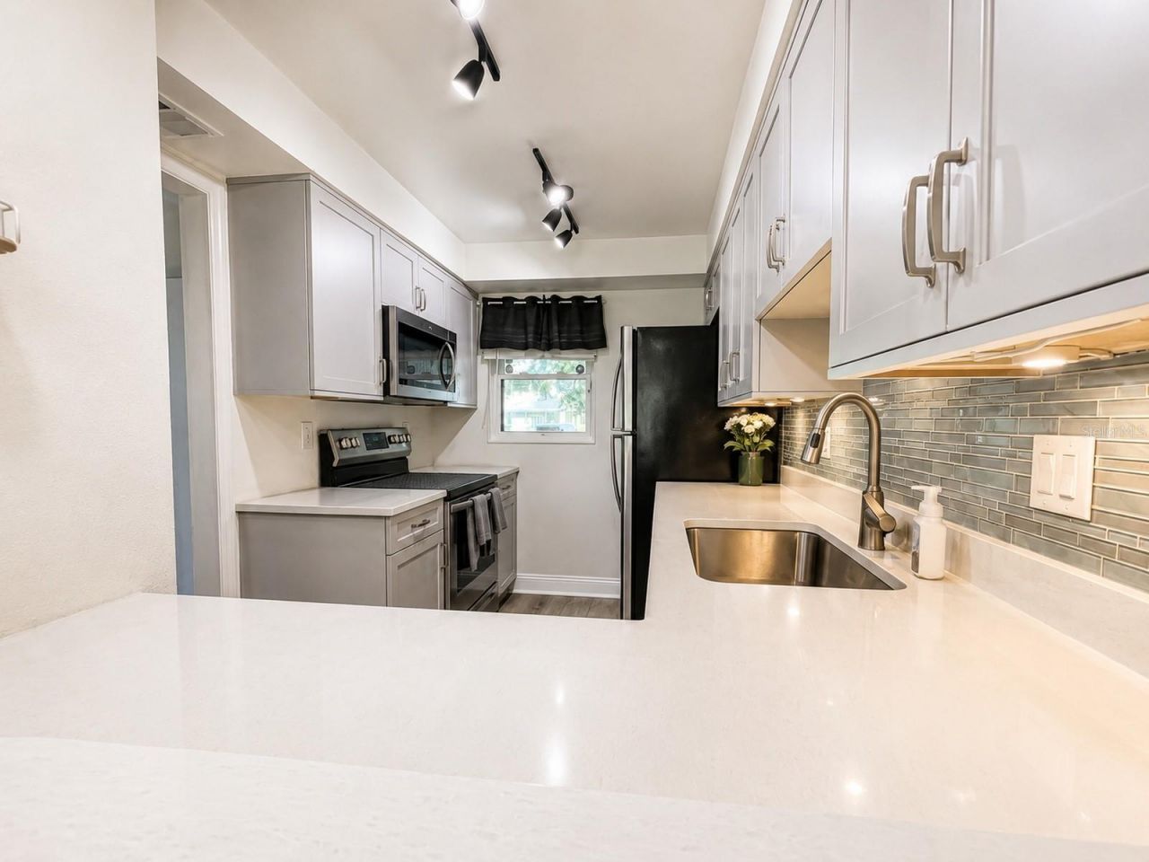 2117 Lakewood Club Drive S, Unit 7-N, Saint Petersburg, FL 33712 Photo