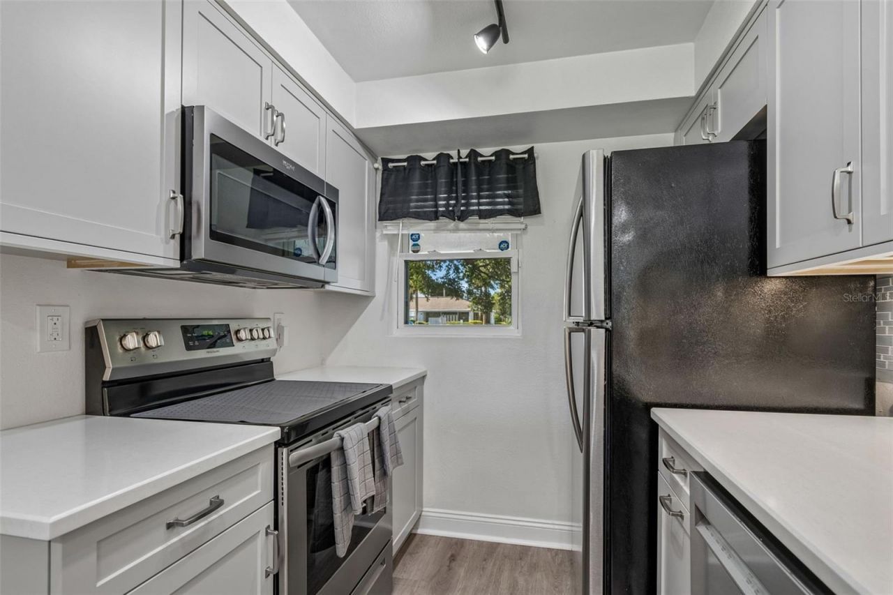 2117 Lakewood Club Drive S, Unit 7-N, Saint Petersburg, FL 33712 Photo