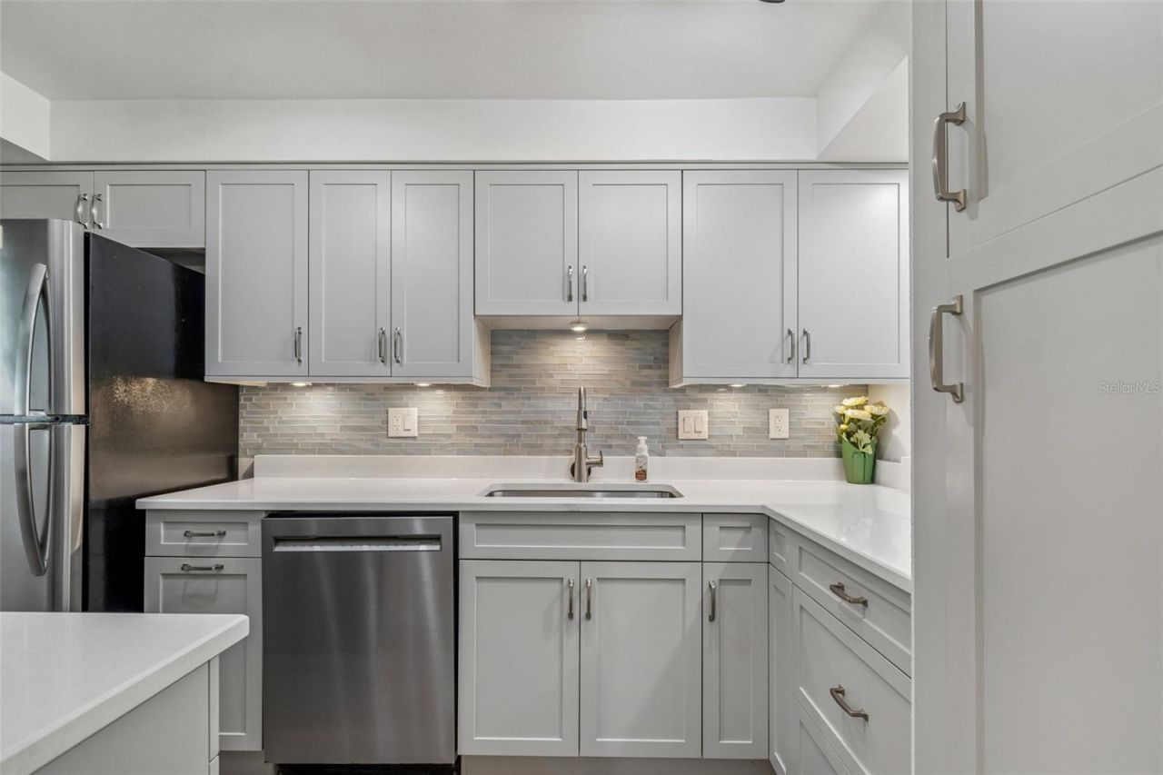 2117 Lakewood Club Drive S, Unit 7-N, Saint Petersburg, FL 33712 Photo