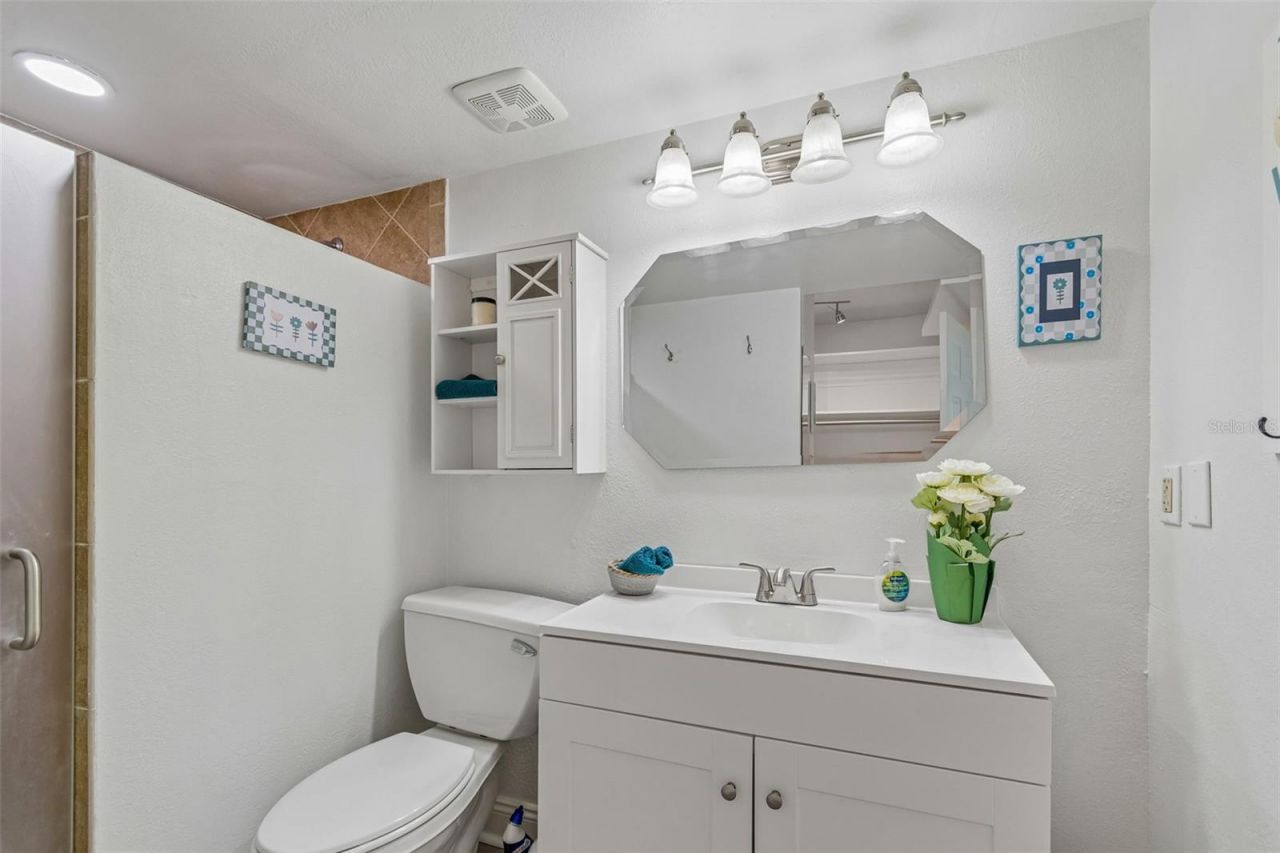 2117 Lakewood Club Drive S, Unit 7-N, Saint Petersburg, FL 33712 Photo