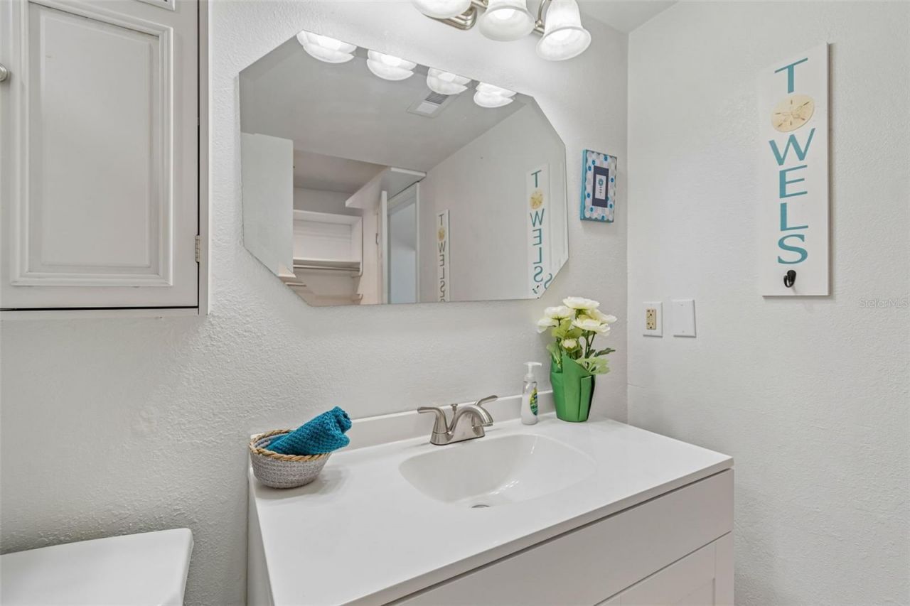 2117 Lakewood Club Drive S, Unit 7-N, Saint Petersburg, FL 33712 Photo