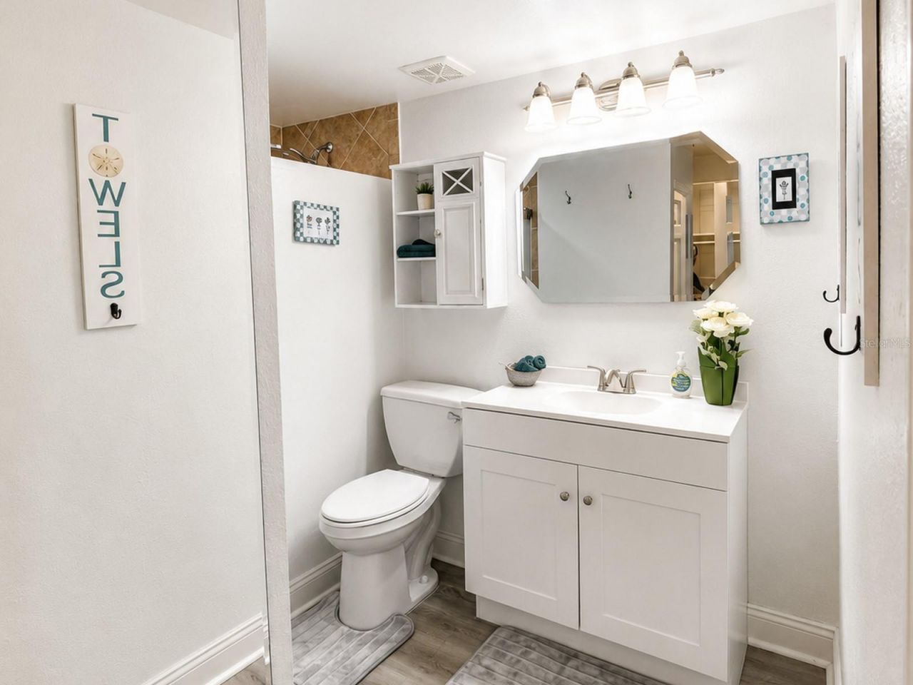 2117 Lakewood Club Drive S, Unit 7-N, Saint Petersburg, FL 33712 Photo
