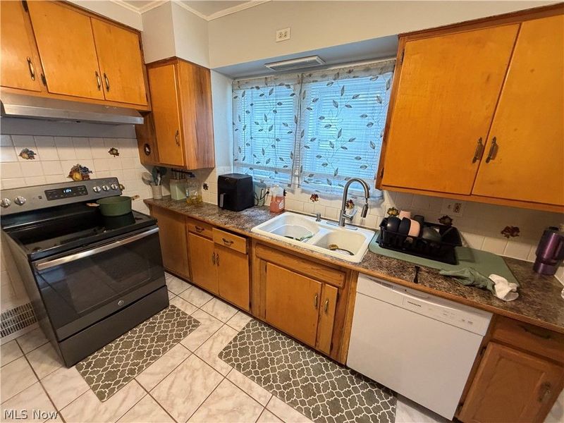 971 Pembrook Road, Cleveland Heights, OH 44121 Photo 17