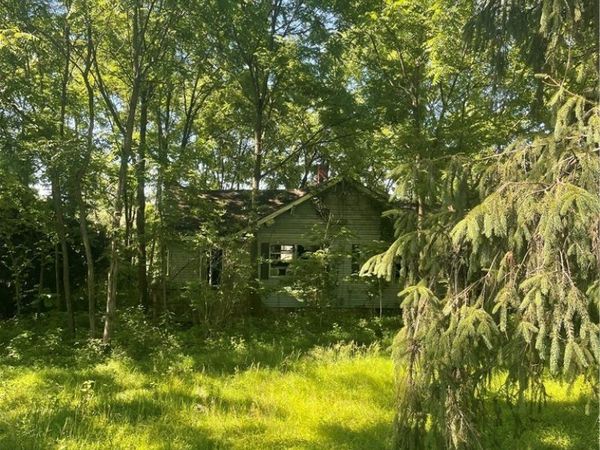 102 Watters Station Rd, Evans City, PA 16033