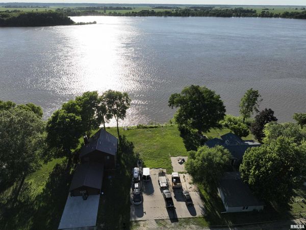 555 FRONT Street, Oquawka, IL 61469