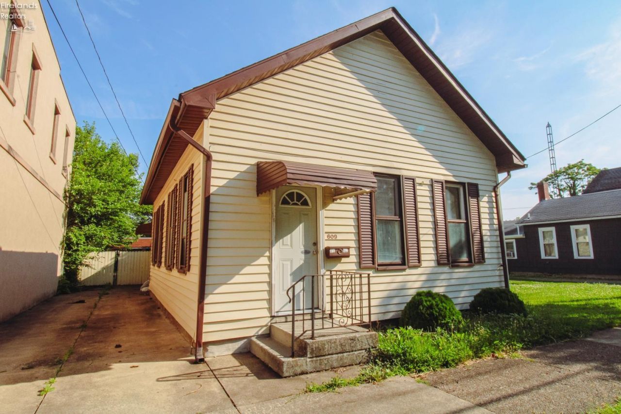 609 E Monroe Street, Sandusky, OH 44870 Main Photo