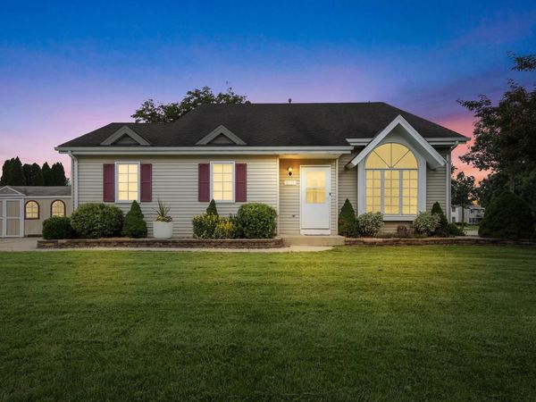 8215 S Wildwood DRIVE, Oak Creek, WI 53154