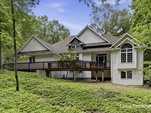 2291 Burton Pines Drive SE, Grand Rapids, MI 49546