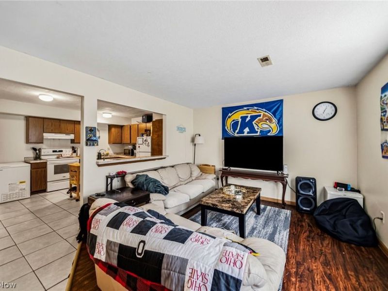 1543 Whitehall Boulevard, Kent, OH 44240 Photo 6