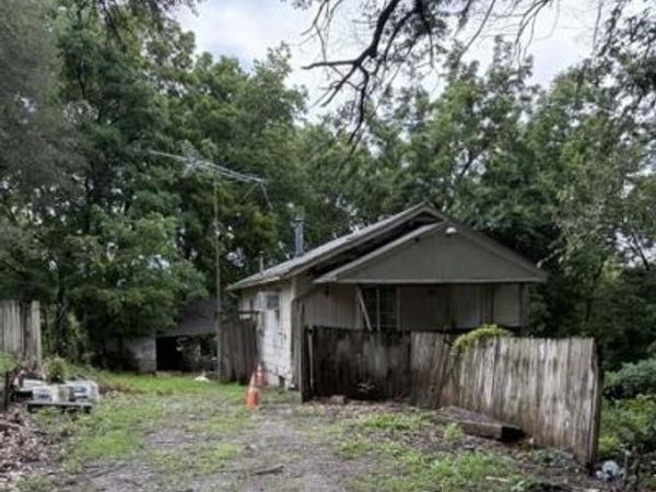 3922 Delavan Avenue, Kansas City, KS 66104
