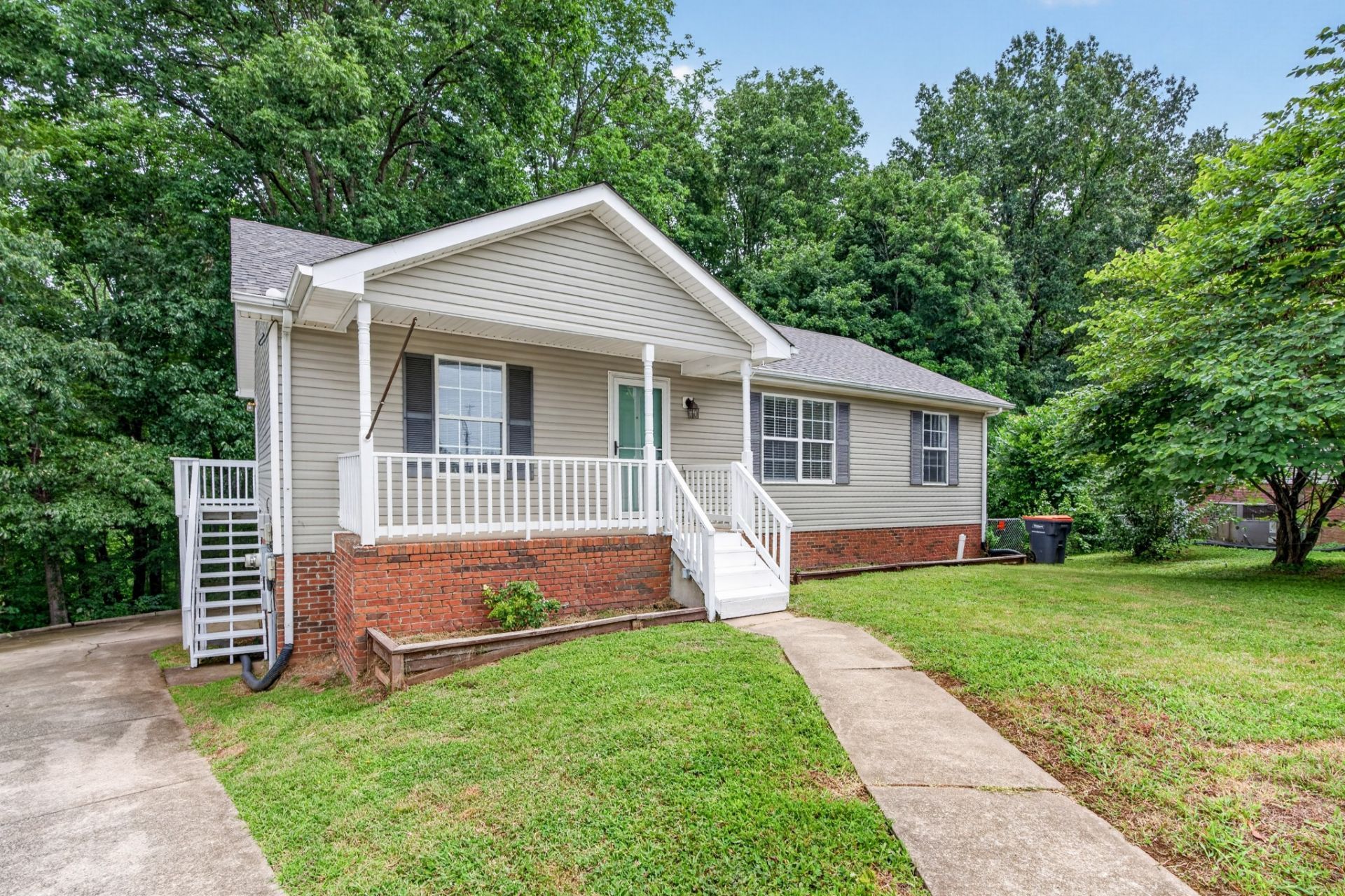 979 Bobcat Dr, Clarksville, TN 37042 Main Photo