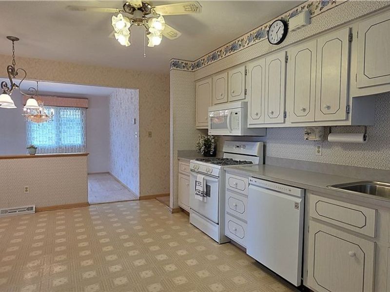 5911 Ralston Drive , Parma, OH 44129 Photo 15