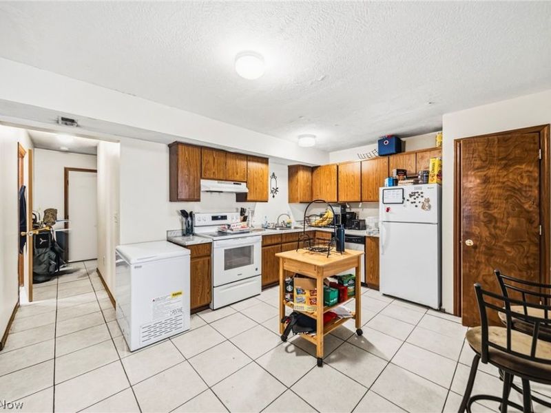 1541 Whitehall Boulevard, Kent, OH 44240 Photo 9