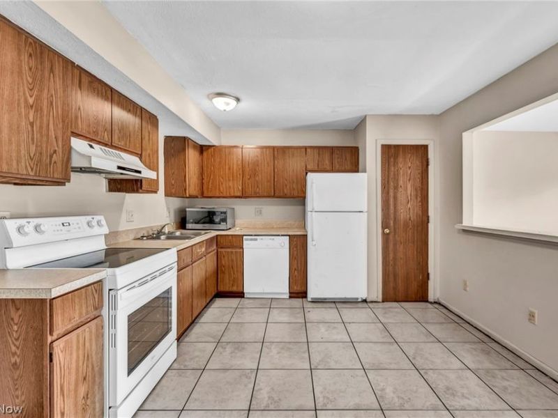 1541 Whitehall Boulevard, Kent, OH 44240 Photo 8
