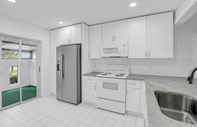 524 Ponderosa Drive, Unit 33e, Fort Pierce, FL 34982 Photo