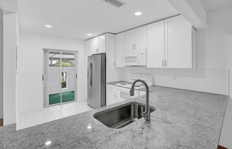 524 Ponderosa Drive, Unit 33e, Fort Pierce, FL 34982 Photo