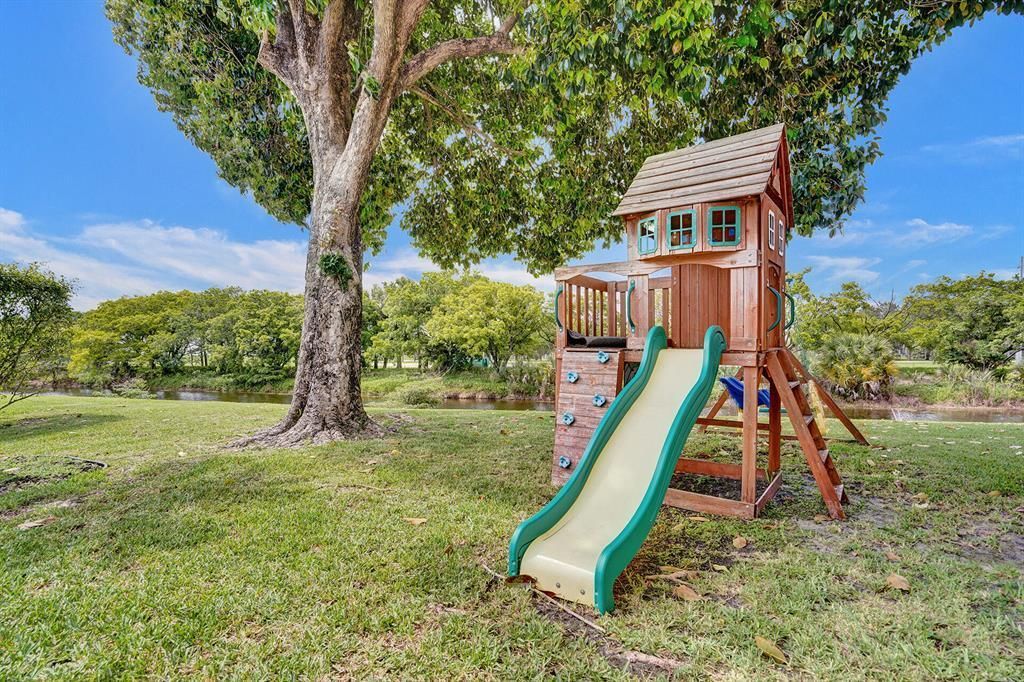2150 Warwick Hills Way, Coral Springs, FL 33071 Photo