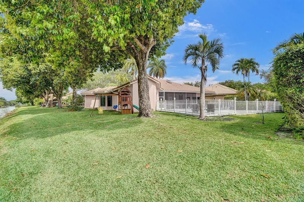 2150 Warwick Hills Way, Coral Springs, FL 33071 Photo