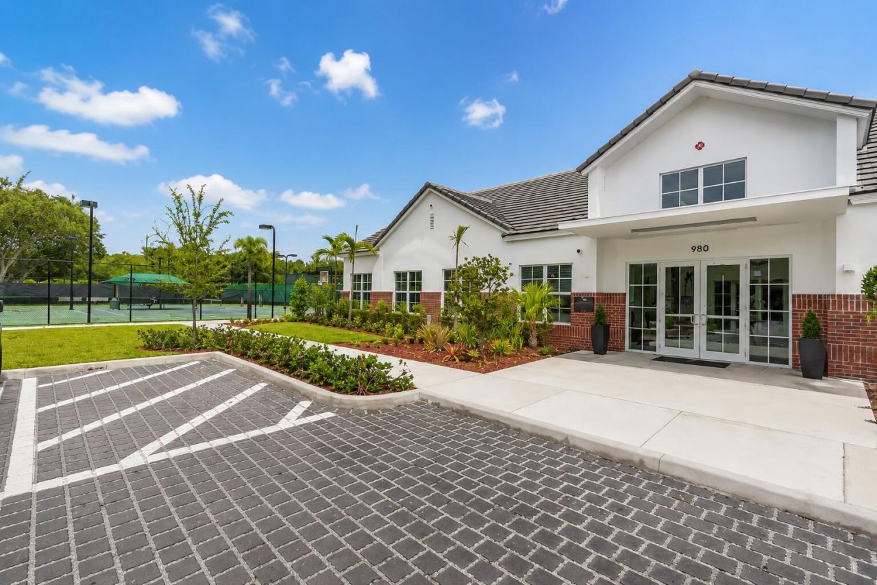 2150 Warwick Hills Way, Coral Springs, FL 33071 Photo