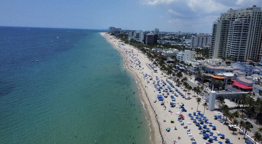 3000 Riomar Street, Unit 210, Fort Lauderdale, FL 33304 Photo