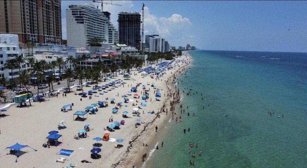 3000 Riomar Street, Unit 210, Fort Lauderdale, FL 33304 Photo