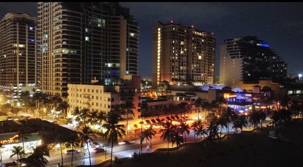 3000 Riomar Street, Unit 210, Fort Lauderdale, FL 33304 Photo