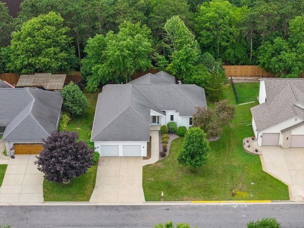 809 Hanksfield Place, Prairie Du Sac, WI 53578