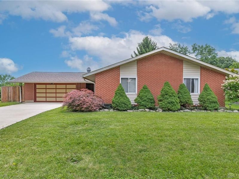 7042 Cliffstone Drive, Huber Heights, OH 45424 Photo 2