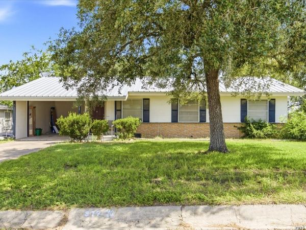 319 HACKBERRY ST, Kenedy, TX 78119