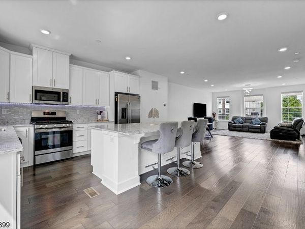 6 Martin Pl, Morris Plains, NJ 07950